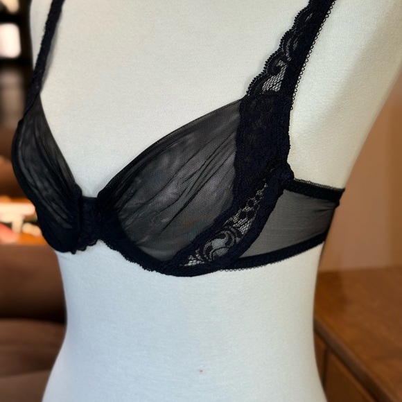 Marilyn Monroe Elegant Black Sheer Lace Bra - Picture 2 of 6
